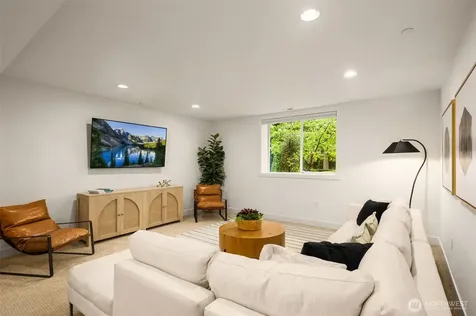12914 63rd Avenue NE Kirkland WA 98034