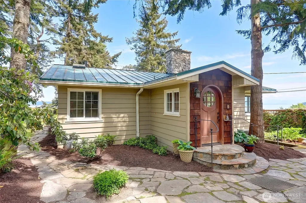 386 Shore Drive Camano Island WA 98282