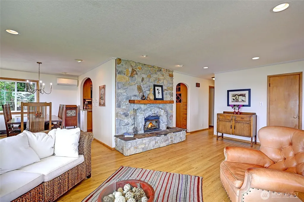 386 Shore Drive Camano Island WA 98282