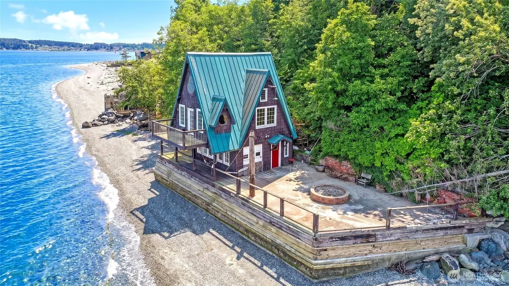 386 Shore Drive Camano Island WA 98282