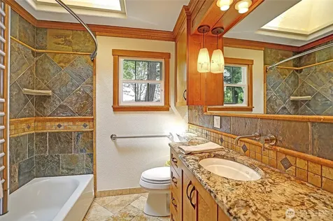 386 Shore Drive Camano Island WA 98282