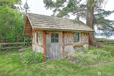 386 Shore Drive Camano Island WA 98282