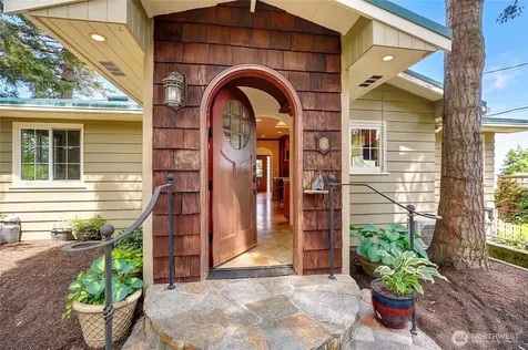386 Shore Drive Camano Island WA 98282