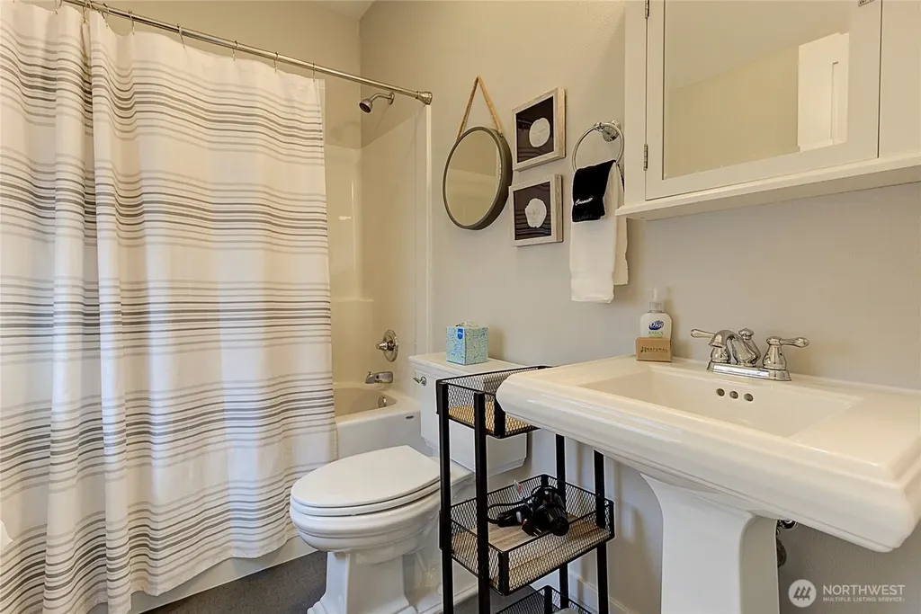 114 Horizon Street Pacific Beach WA 98571