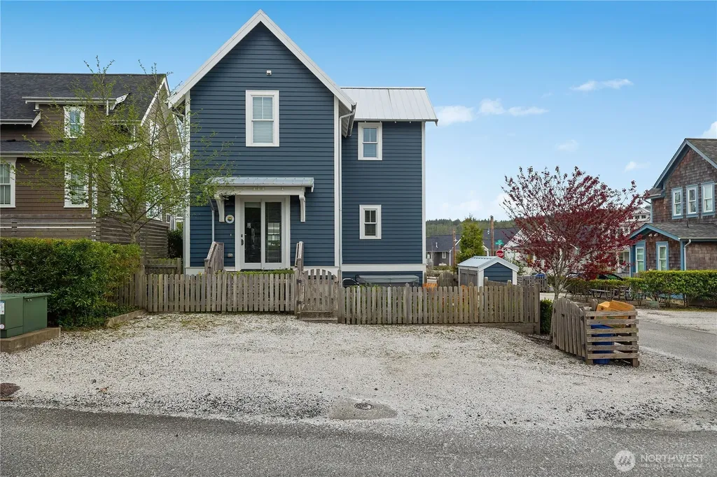 114 Horizon Street Pacific Beach WA 98571