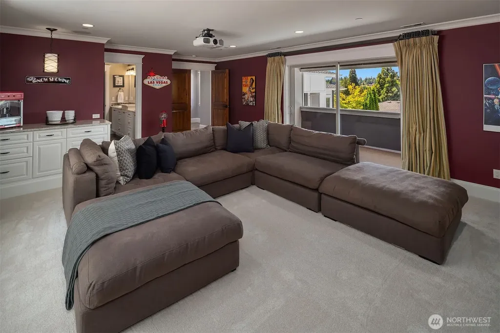 8617 NE 20th Street Clyde Hill WA 98004