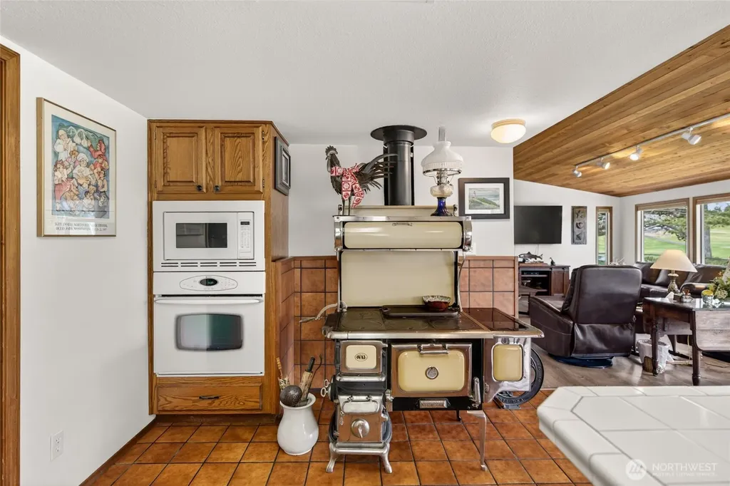 1211 314th Place Ocean Park WA 98640