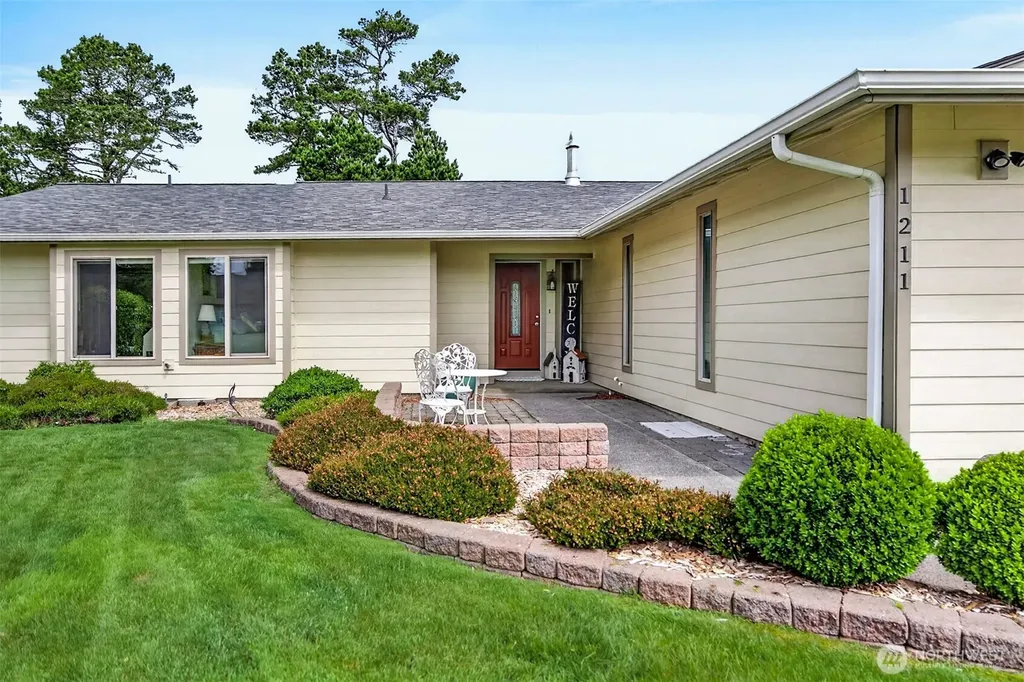 1211 314th Place Ocean Park WA 98640
