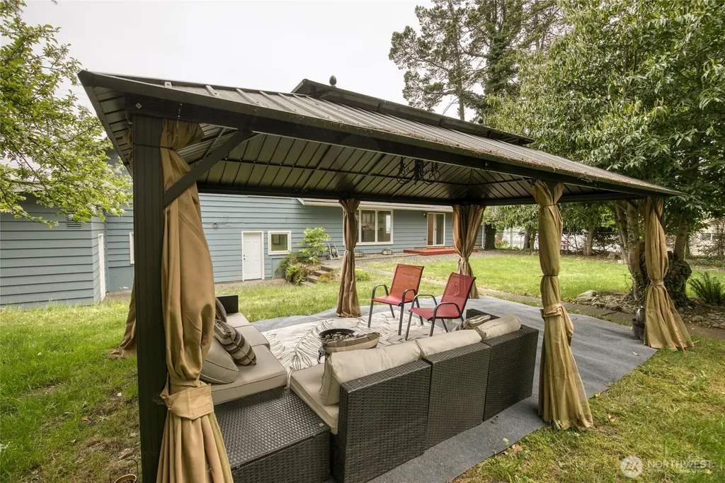 425 Beacon Hill Drive Hoquiam WA 98550