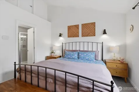 4418 Meridian Avenue N Seattle WA 98103