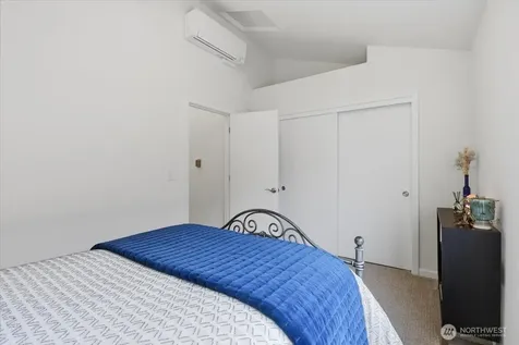 4418 Meridian Avenue N Seattle WA 98103
