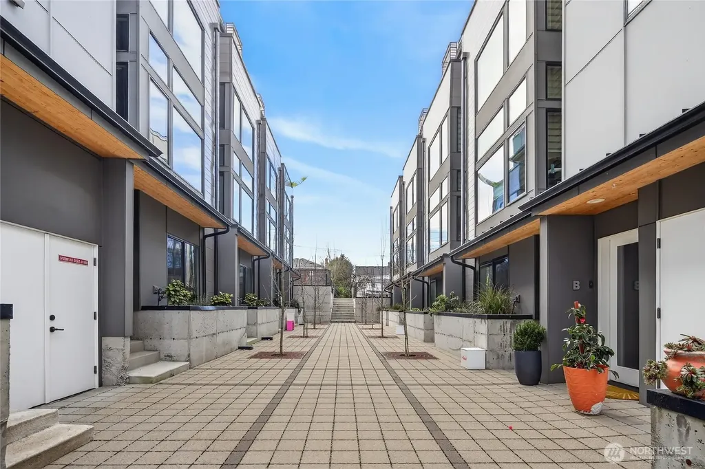 6543 35th Avenue SW Seattle WA 98126