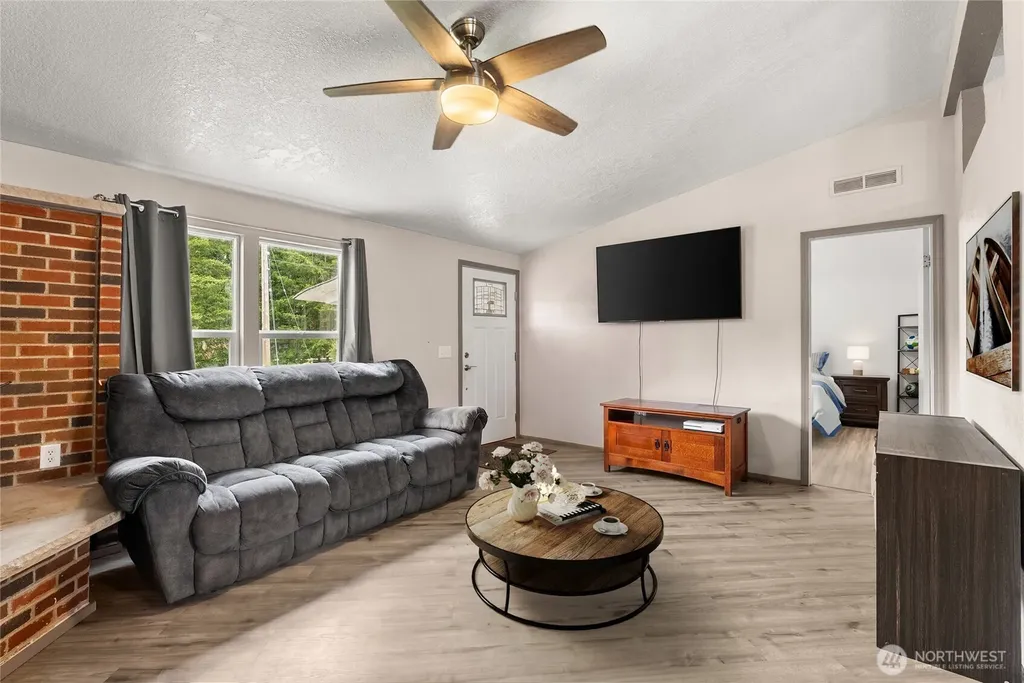 13741 Horsefall Avenue SE Rainier WA 98576
