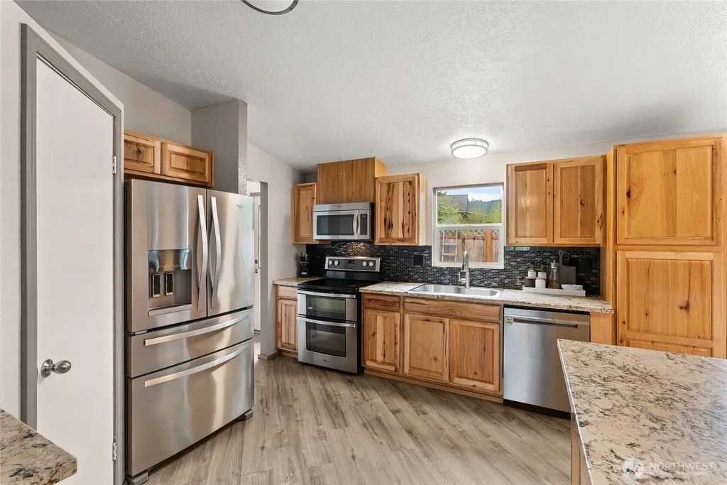 13741 Horsefall Avenue SE Rainier WA 98576