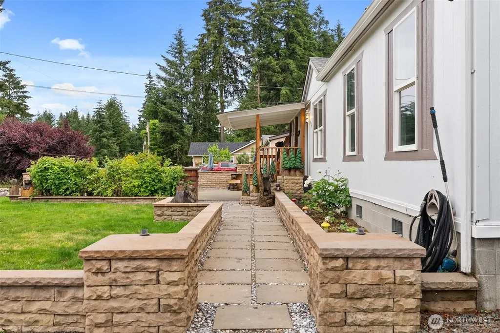 13741 Horsefall Avenue SE Rainier WA 98576