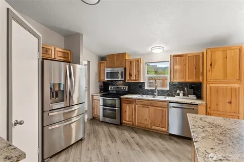 13741 Horsefall Avenue SE Rainier WA 98576