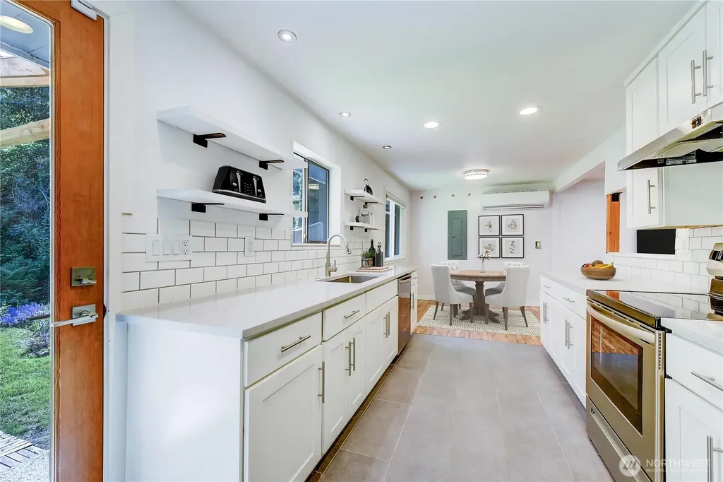 1010 Main Street Edmonds WA 98020