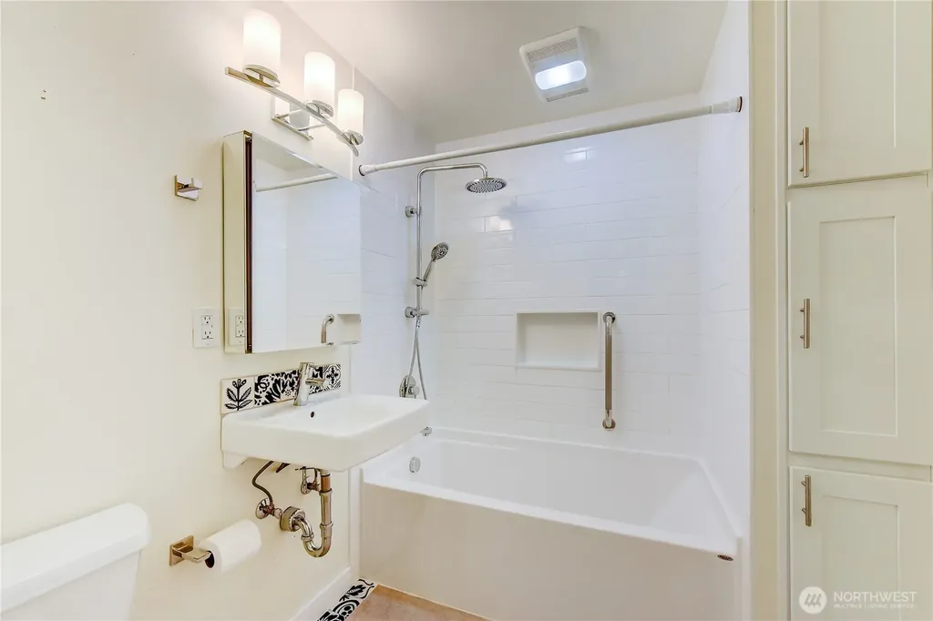 1010 Main Street Edmonds WA 98020