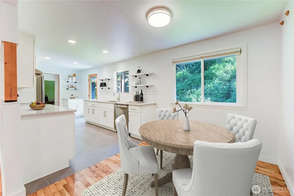 1010 Main Street Edmonds WA 98020