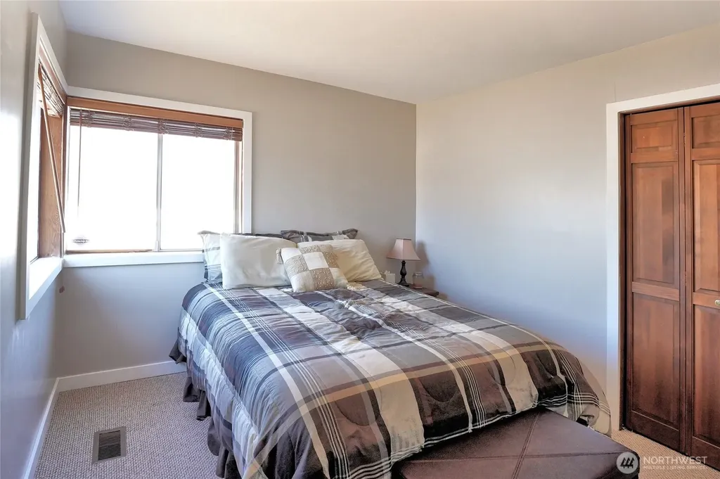 2101 W Lakeside Drive Moses Lake WA 98837