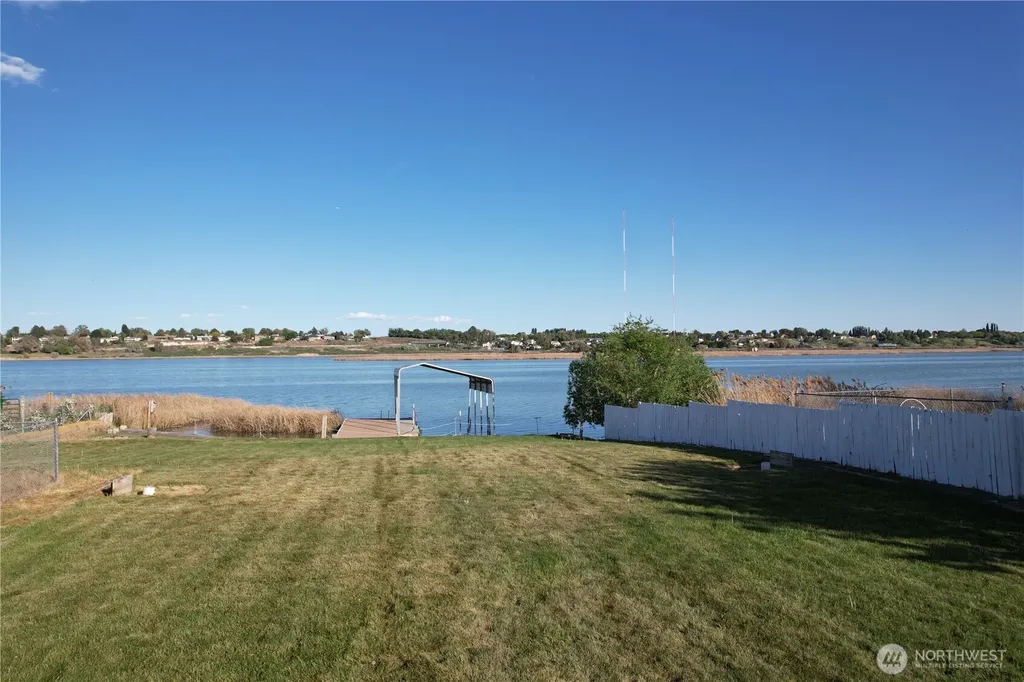 2101 W Lakeside Drive Moses Lake WA 98837