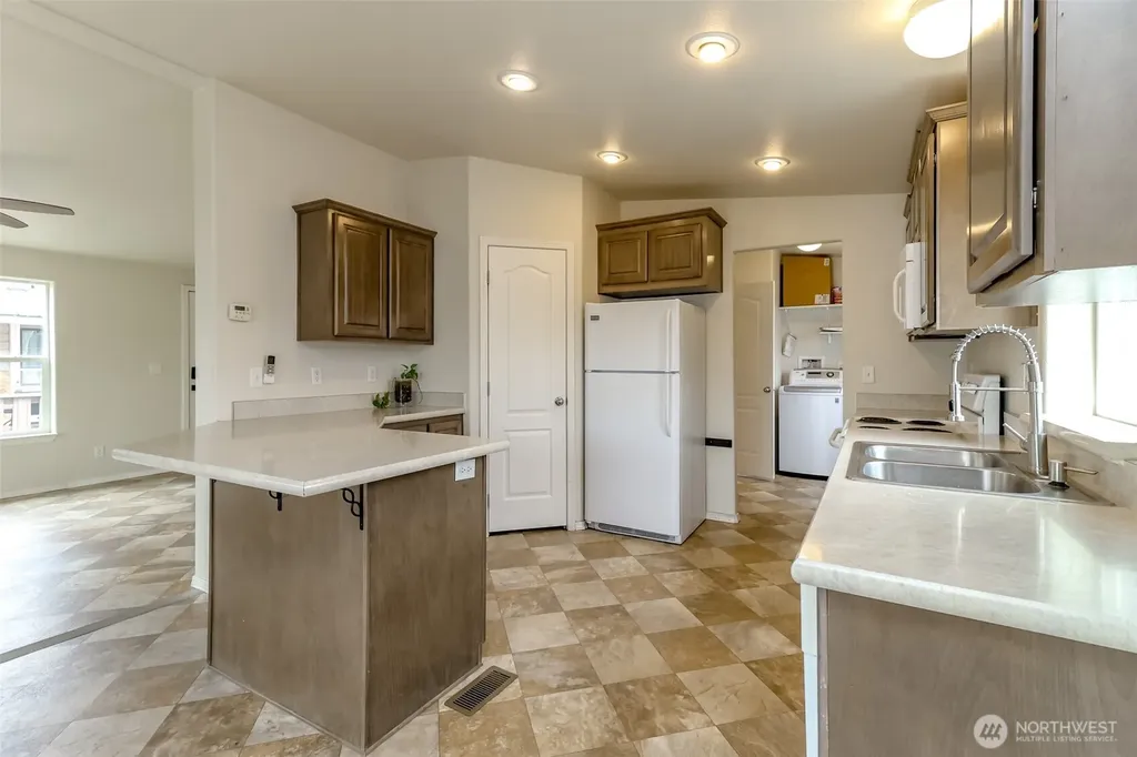 7104 141st Avenue E Sumner WA 98390