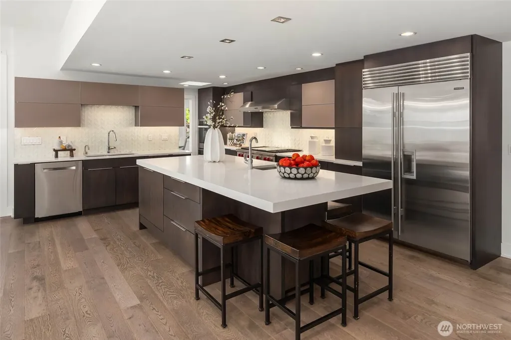 8425 NE 22nd Place Clyde Hill WA 98004