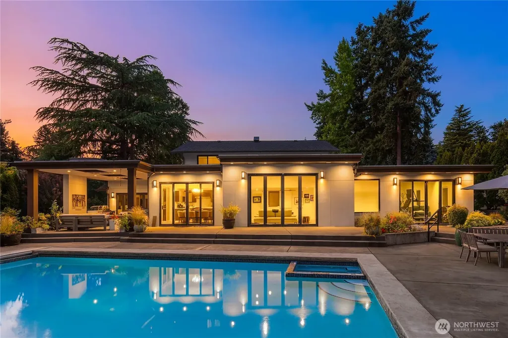8425 NE 22nd Place Clyde Hill WA 98004