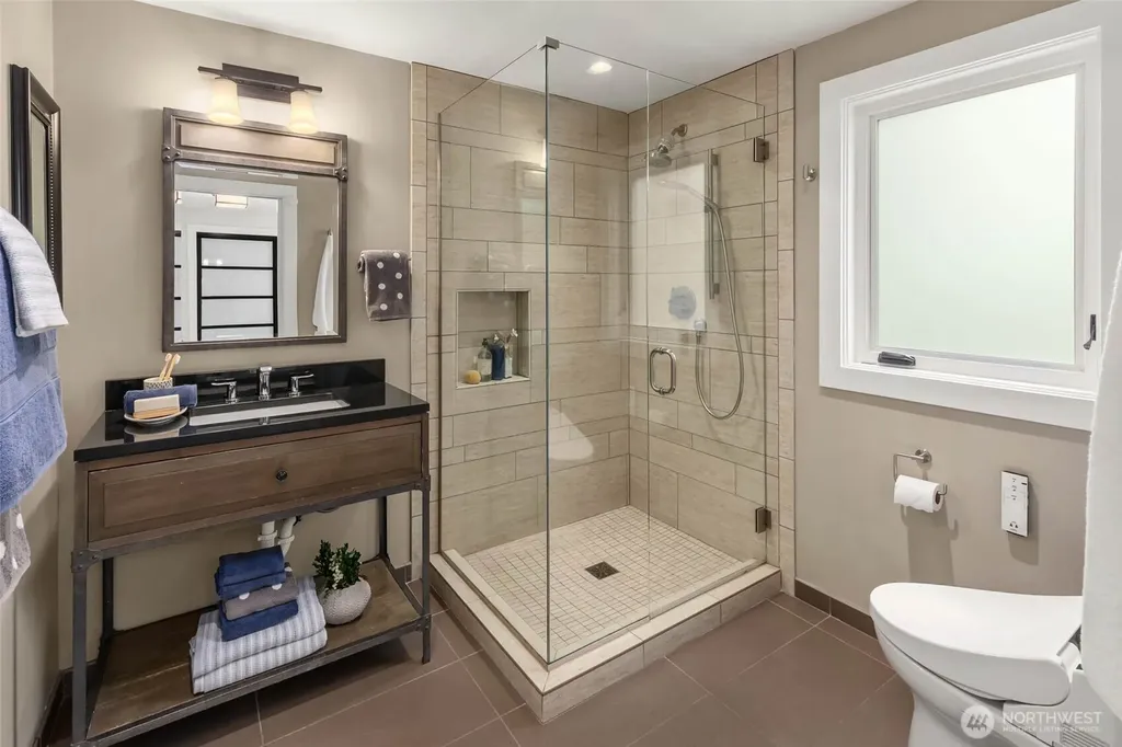 8425 NE 22nd Place Clyde Hill WA 98004