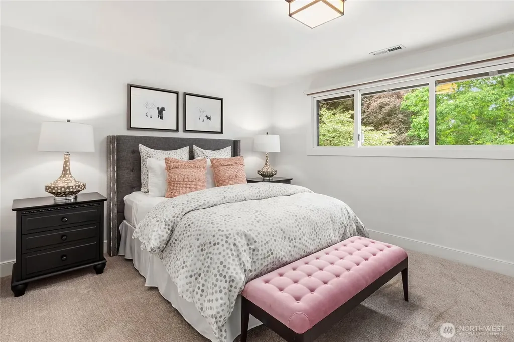 8425 NE 22nd Place Clyde Hill WA 98004