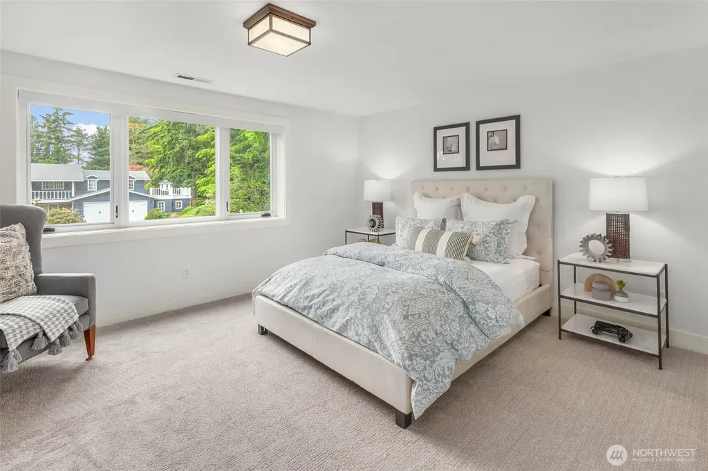 8425 NE 22nd Place Clyde Hill WA 98004
