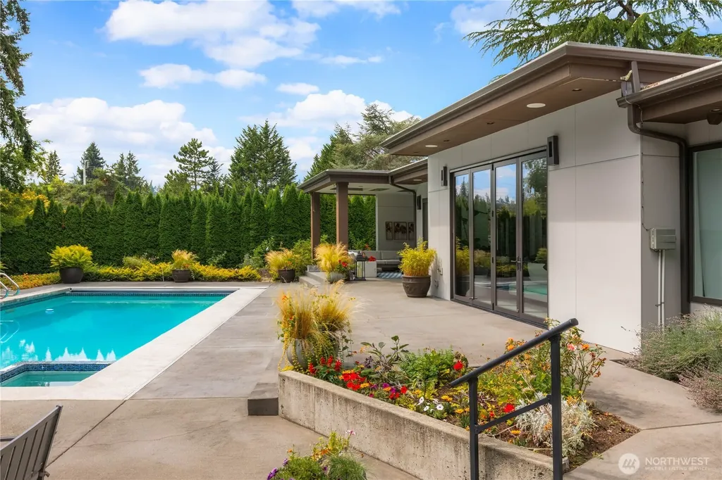 8425 NE 22nd Place Clyde Hill WA 98004