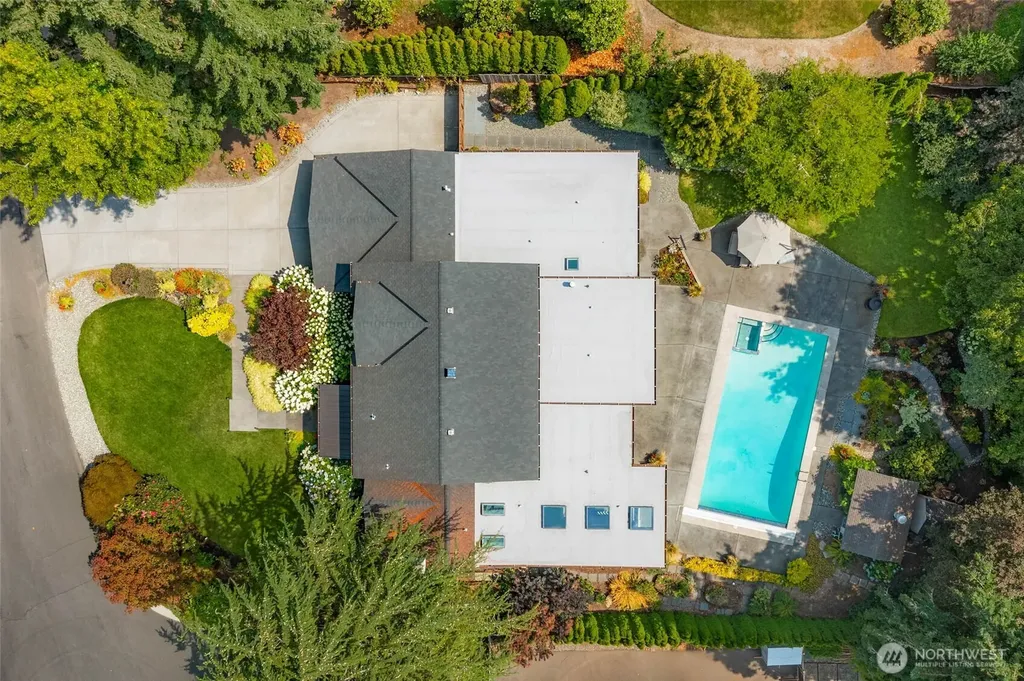 8425 NE 22nd Place Clyde Hill WA 98004