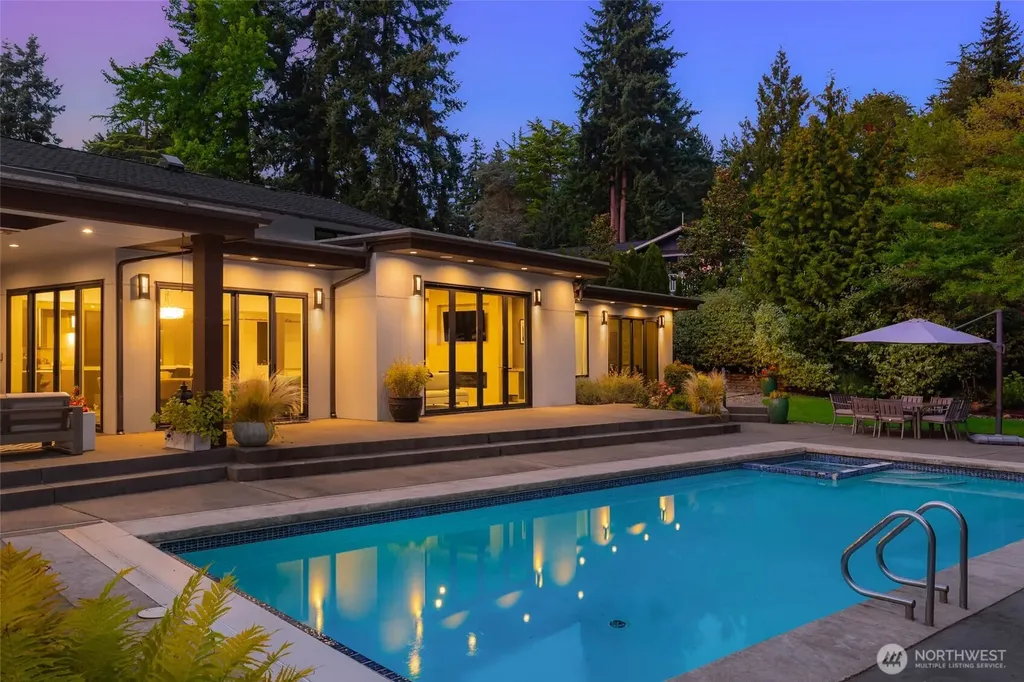 8425 NE 22nd Place Clyde Hill WA 98004