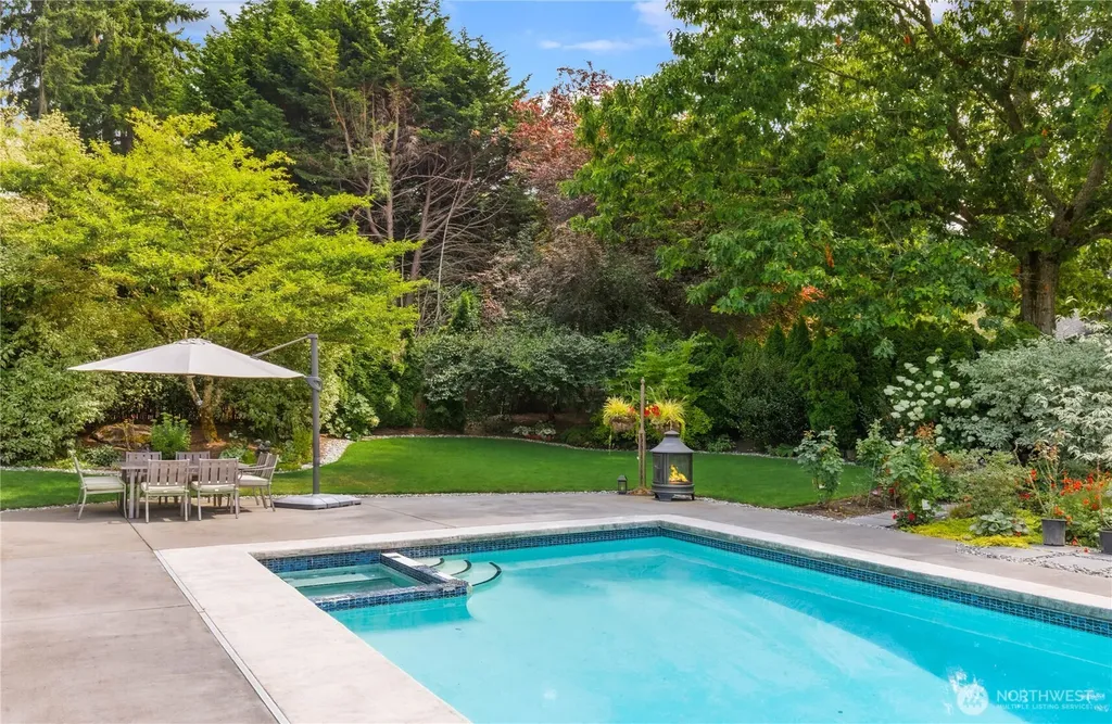 8425 NE 22nd Place Clyde Hill WA 98004