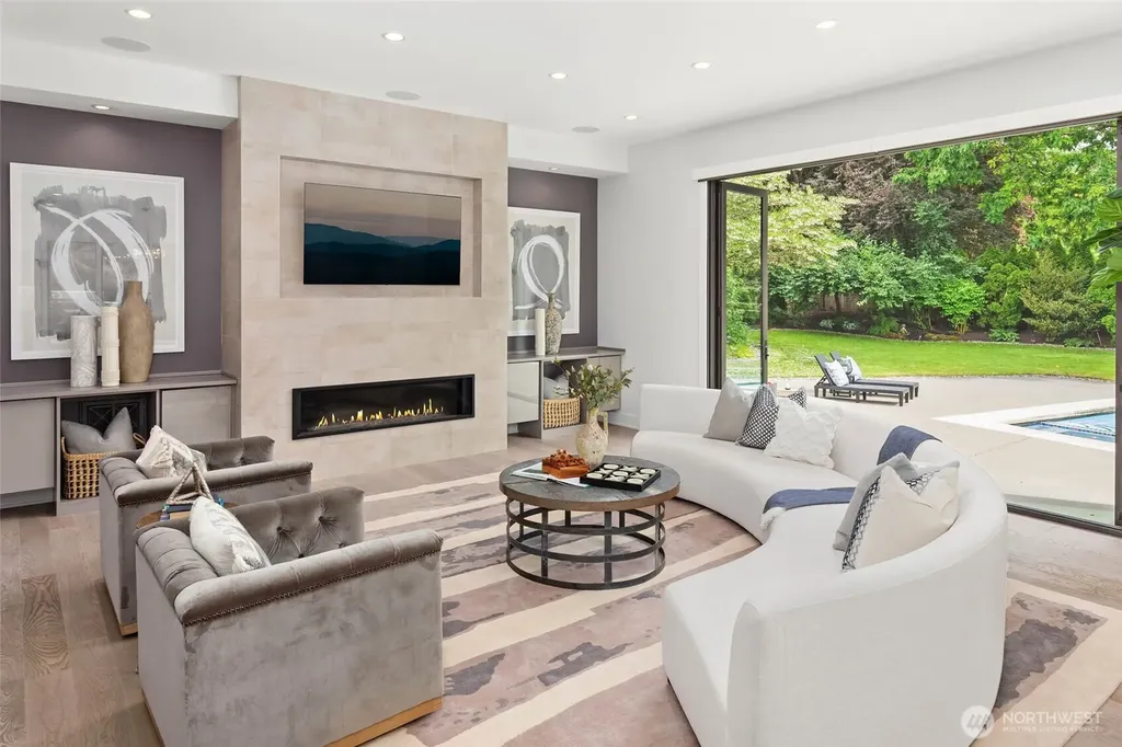 8425 NE 22nd Place Clyde Hill WA 98004