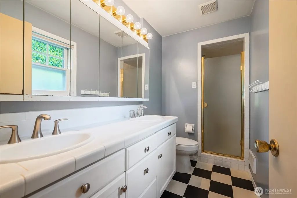 303 E Cedar Lane Longview WA 98632