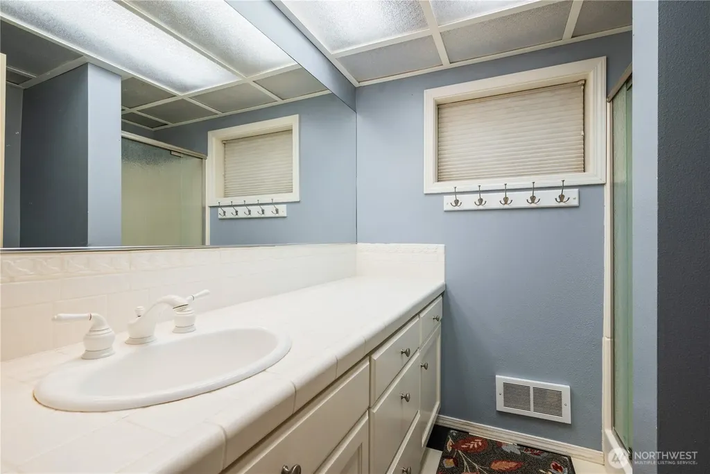 303 E Cedar Lane Longview WA 98632