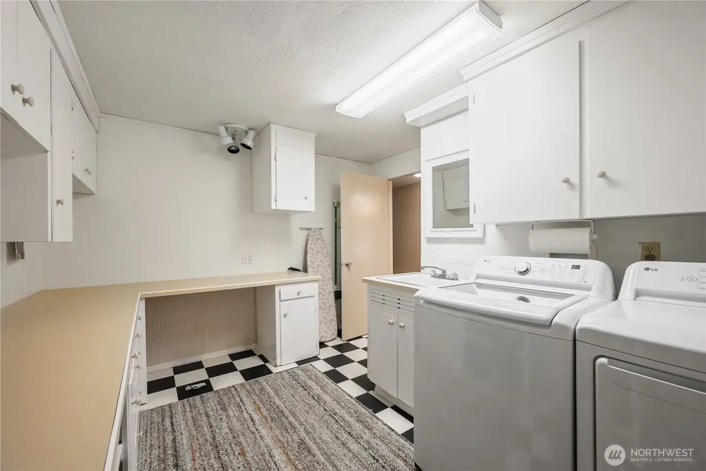 303 E Cedar Lane Longview WA 98632