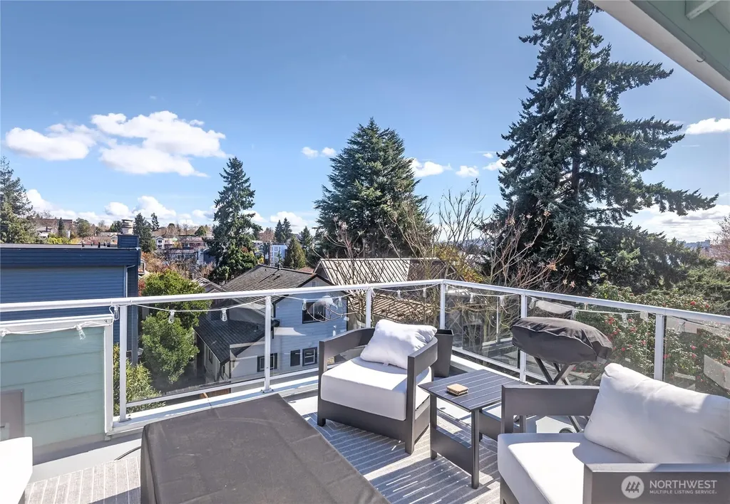 4258 Whitman Avenue N Seattle WA 98103