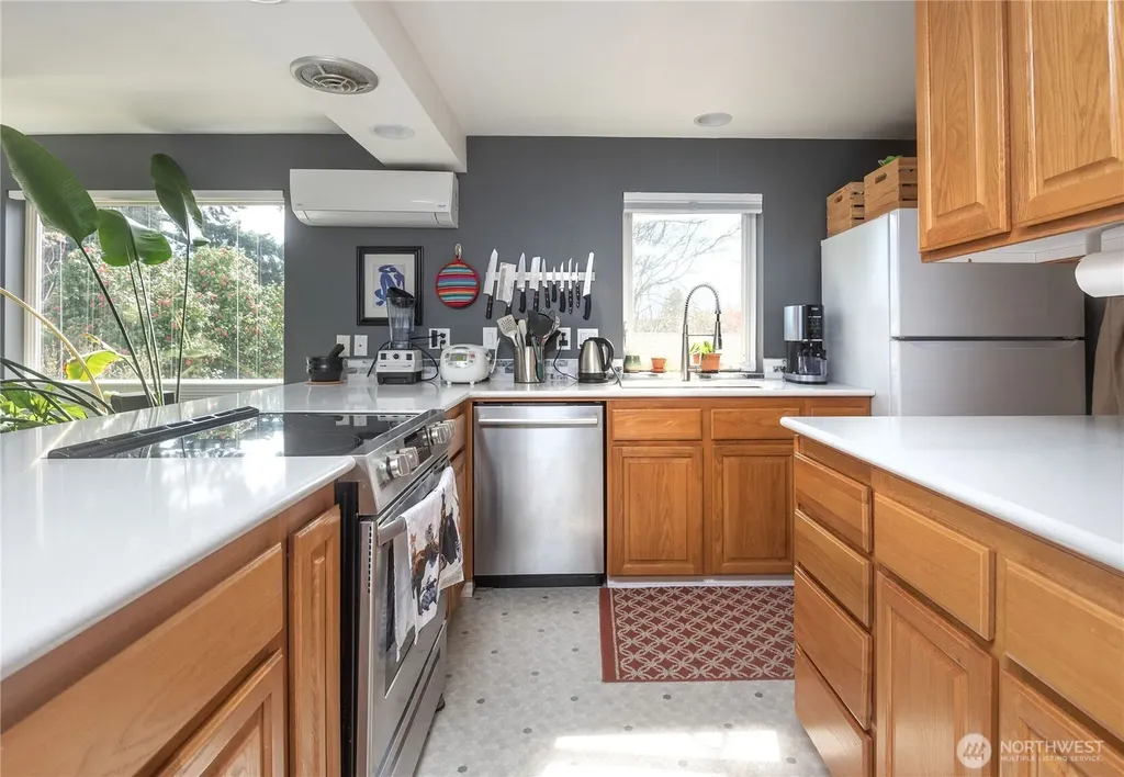 4258 Whitman Avenue N Seattle WA 98103