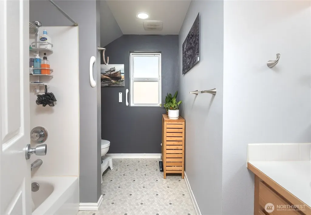 4258 Whitman Avenue N Seattle WA 98103