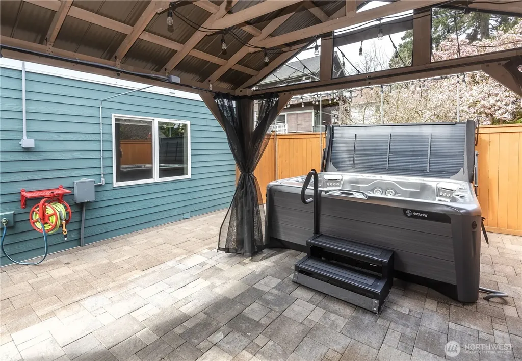 4258 Whitman Avenue N Seattle WA 98103