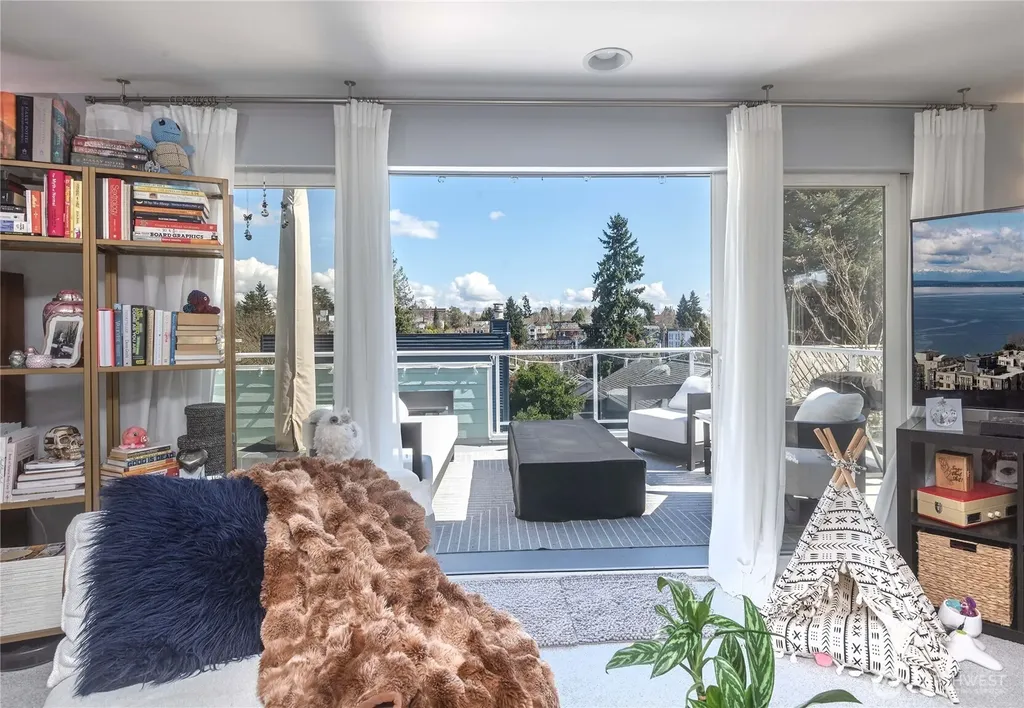 4258 Whitman Avenue N Seattle WA 98103