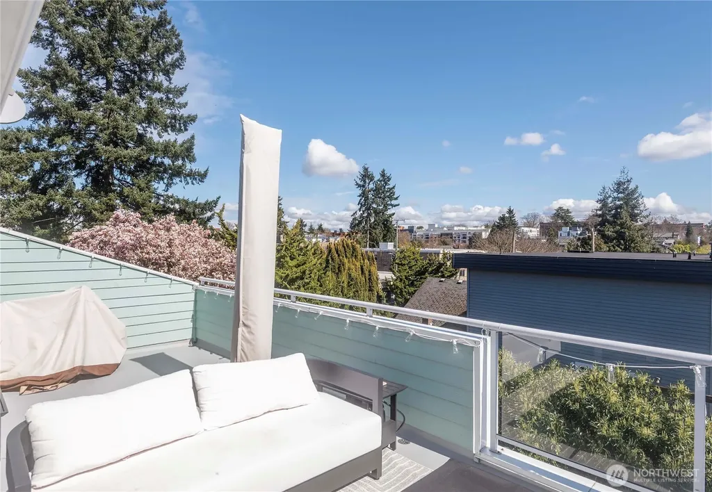 4258 Whitman Avenue N Seattle WA 98103