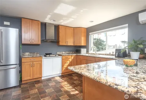 4258 Whitman Avenue N Seattle WA 98103