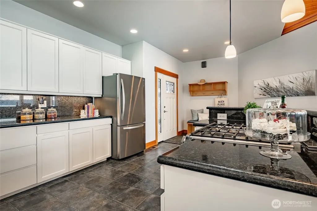 2176 Montfort Avenue Blaine WA 98230