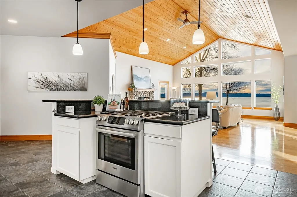 2176 Montfort Avenue Blaine WA 98230
