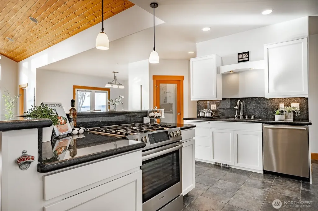 2176 Montfort Avenue Blaine WA 98230