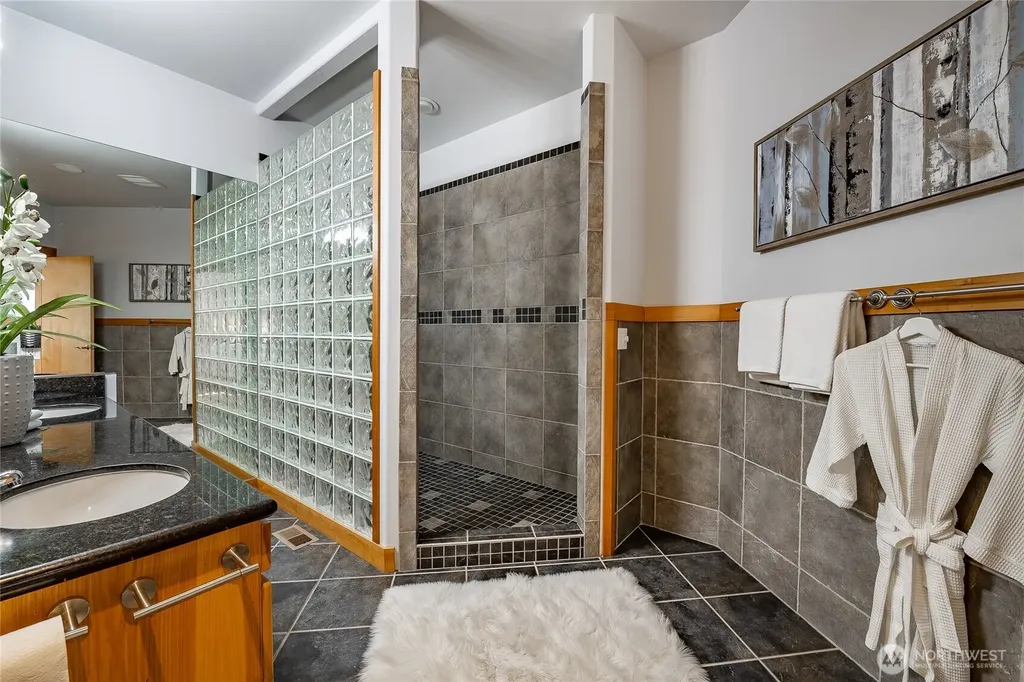 2176 Montfort Avenue Blaine WA 98230